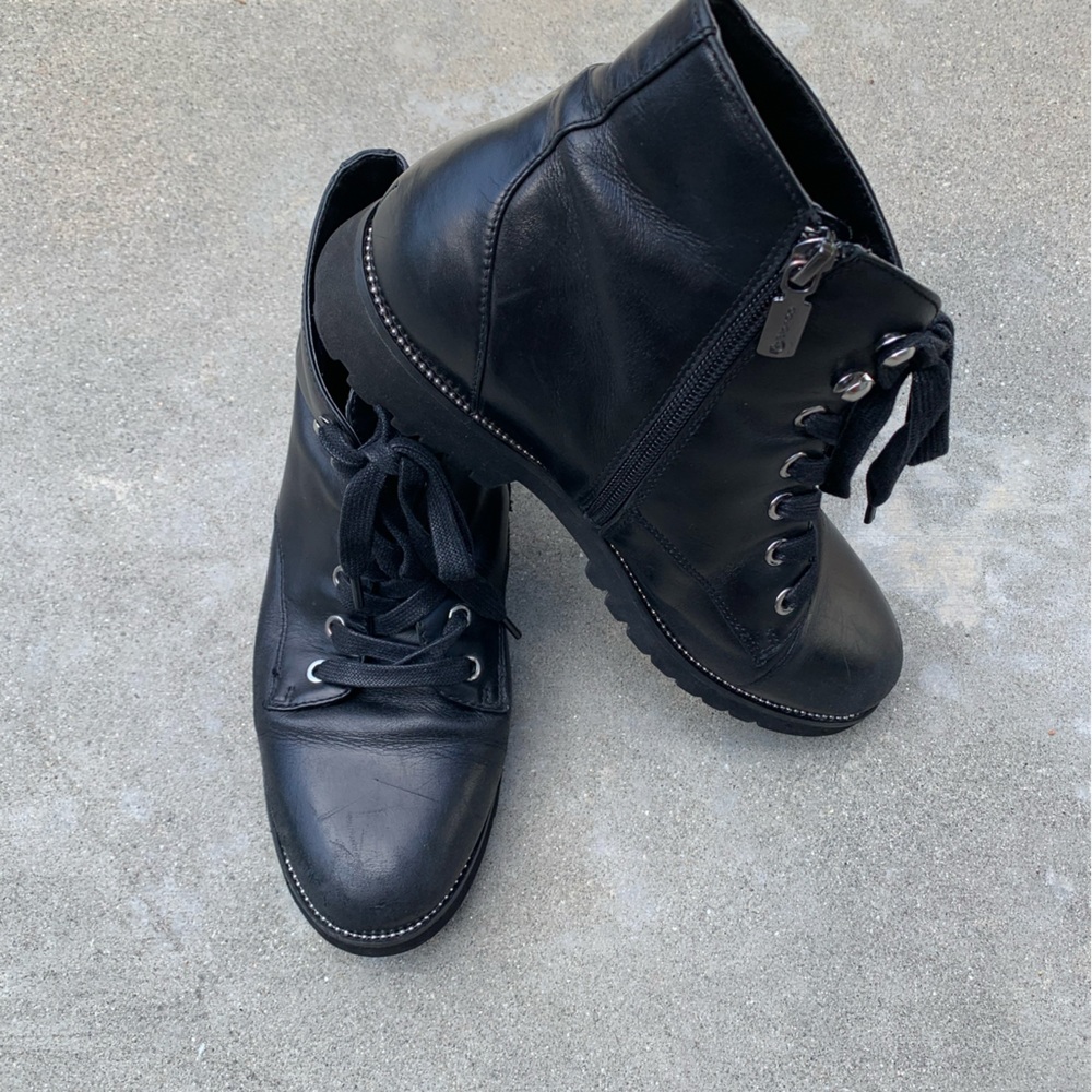 ❄️☔️🥶Dr. Martens Style ❄️☔️🥶 All Weather Waterproof perfect rain & snow boots!